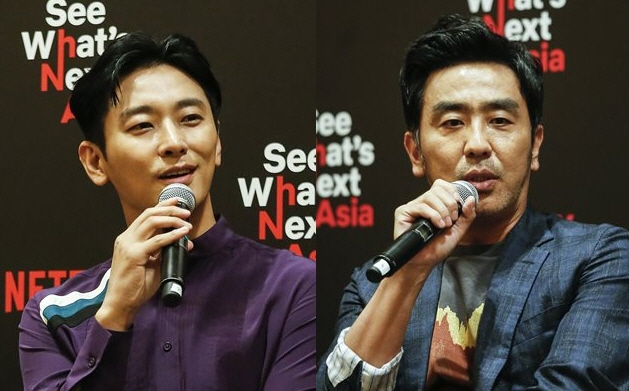 배우 주지훈 류승룡(왼쪽부터)이 9일 싱가포르 마리나 베이 샌즈에서 열린 '넷플릭스 See What's Next: Asia', '킹덤' 기자간담회에 참석해 발언하고 있다.